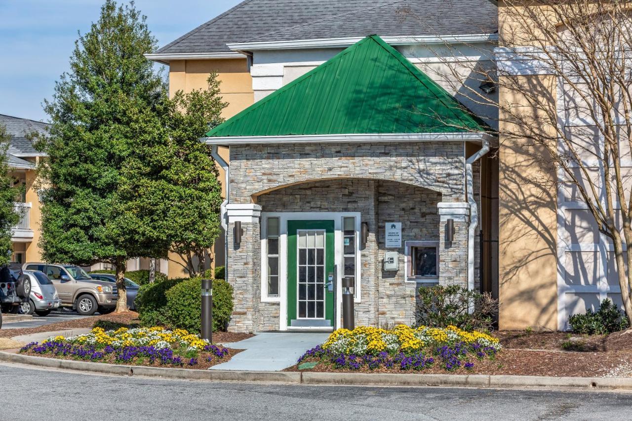 Hometowne Studios By Red Roof Atlanta Ne - Peachtree Corners Norcross Eksteriør billede