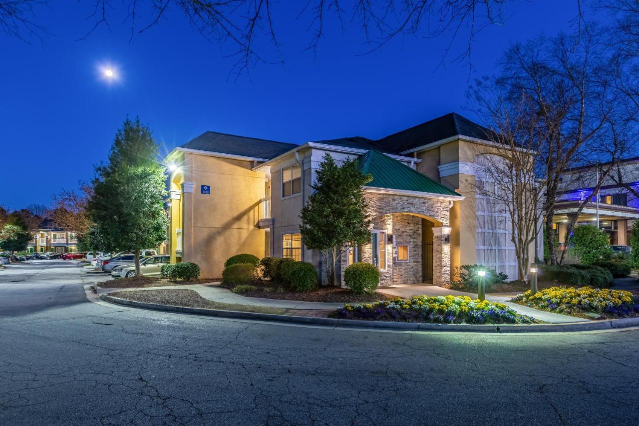 Hometowne Studios By Red Roof Atlanta Ne - Peachtree Corners Norcross Eksteriør billede
